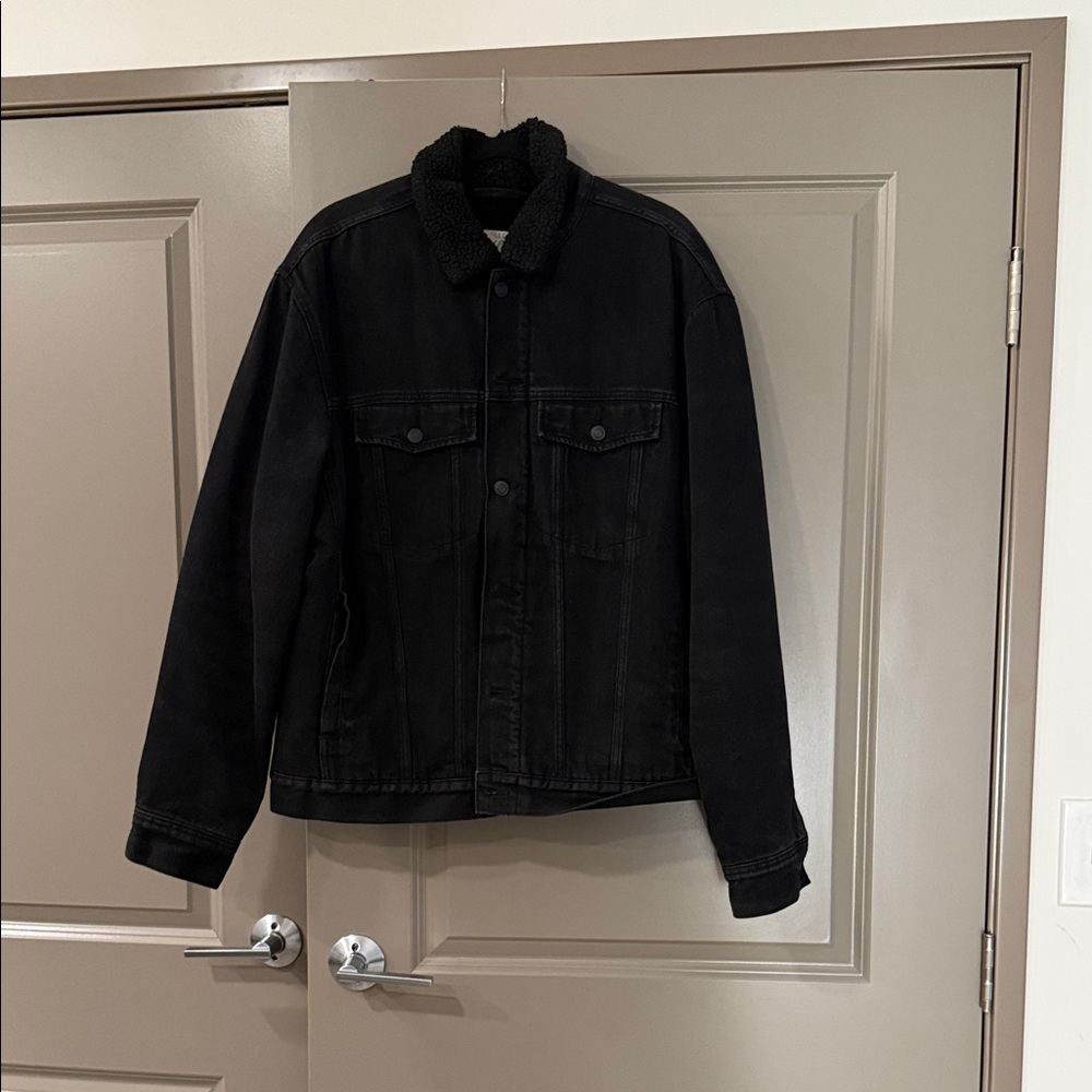 H&M Men's Black Sherpa Collar Jacket